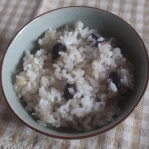 黒豆で豆ごはん